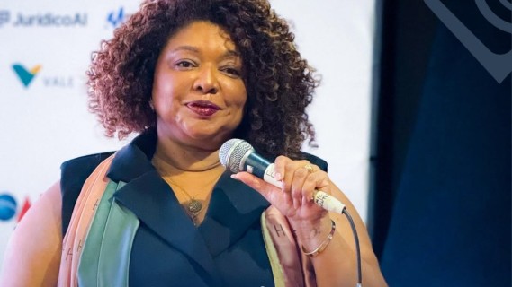 APRENDA NA SOW COMUNICAÇAO COM  A JORNALISTA E ESPECIALISTA SILVANA OLIVEIRA  EAPRENDA A COMUNICAÇÃO CORRETA EM TODAS AS OCASIÕES.